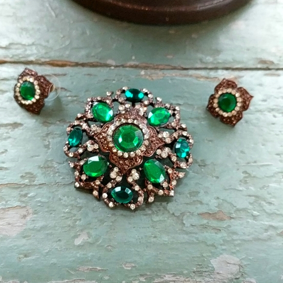Jewelry - BROOCH & EARRINGS SET!